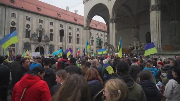 Fevereiro 2023 Munique Odeonsplatz Alemanha Manifestação Refugiados Ucrânia Contra Invasão — Vídeo de Stock