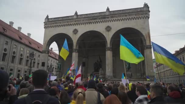 Febrero 2023 Munich Odeonsplatz Alemania Manifestación Refugiados Ucrania Contra Invasión — Vídeos de Stock