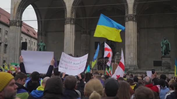 Února2023 Mnichov Odeonsplatz Německo Demonstrace Uprchlíků Ukrajiny Proti Invazi Válce — Stock video