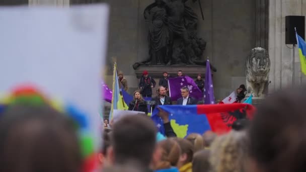 Lutego 2023 Monachium Odeonsplatz Niemcy Demonstracja Uchodźców Ukrainy Przeciwko Inwazji — Wideo stockowe