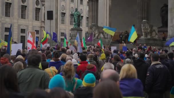 Fevereiro 2023 Munique Odeonsplatz Alemanha Manifestação Refugiados Ucrânia Contra Invasão — Vídeo de Stock