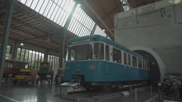 慕尼黑 Deutsches Museum Verkehrszentrum 收藏了历史上著名的车辆和车辆到蒙臣交通博物馆 博物馆类别 — 图库视频影像