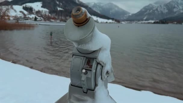 ウィンター オベイバーン ウィンタータグのシュライザー バイエルンの冬の風景 シュライエー バイエルン 雪の天候で冬のドイツアルプスの有名な湖 — ストック動画