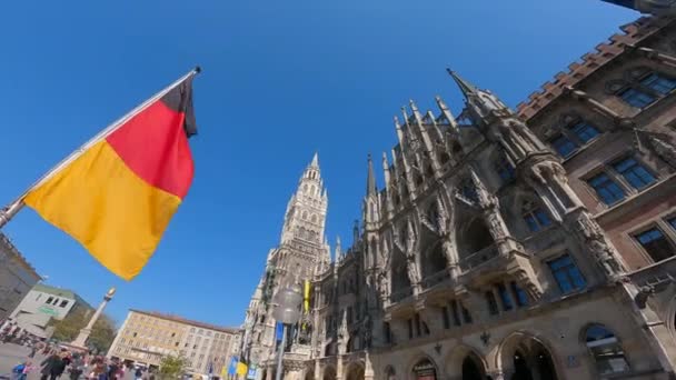 Kwietnia 2022 Monachium Niemcy Die Deutsche Nationalflagge Vor Dem Hintergrund — Wideo stockowe