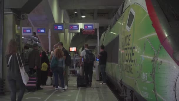 Augustus 2021 Parijs Frankrijk Gare Montparnasse Spoorwegterminal Frankrijk Passagiers Het — Stockvideo