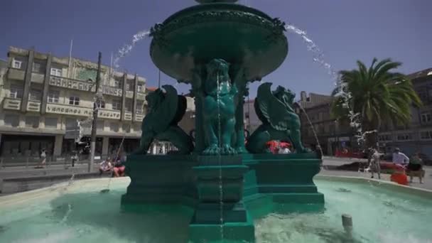 2023年8月20日 ポルト ポルトガル ライオンズの泉 フォンテ レオス オポルトのライオンたちの泉 ライオンズの泉を持つゴメス テキシラ広場 フォンテ — ストック動画