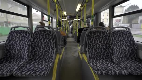 Германия Берлин Муниципальный Автобус Бмв Вид Изнутри Пассажирского Сиденья Интерьер — стоковое видео