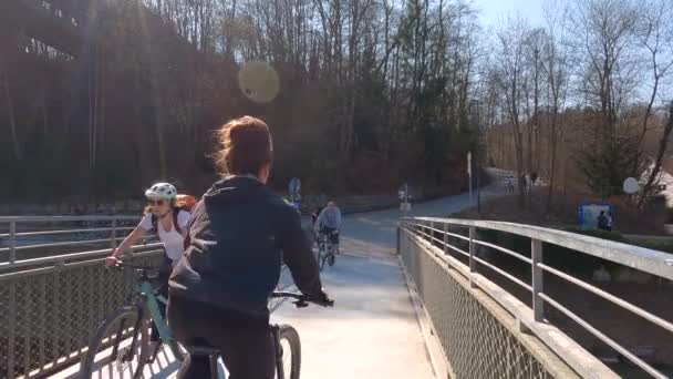 Mars 2022 Munich Allemagne Les Cyclistes Roulent Sur Piste Cyclable — Video