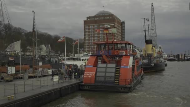 Diciembre 2023 Hamburgo Alemania Transbordador Pasajeros Hamburgo Por Río Elba — Vídeo de stock