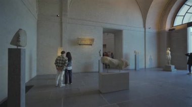 14 Ocak 2024. Münih, Almanya. Innenraum Glyptothek und Ausstellungen im Inneren in Munchen am Konigsplatz, Deutschland. Munchener Glyptothek. Glyptothek Münih antik heykel koleksiyonu. 