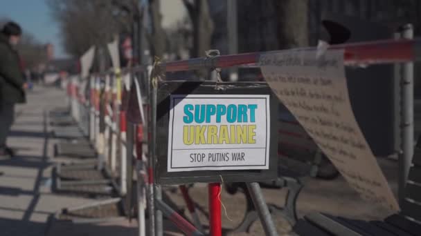 Marzo 2022 Berlín Alemania Protesta Para Apoyar Ucrania Cerca Embajada — Vídeo de stock