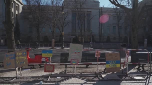 Berlin Almanya Almanya Daki Rus Büyükelçiliği Yakınlarında Ukrayna Destekleme Eylemi — Stok video