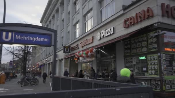 Декабря 2023 Года Берлин Германия Mustafas Gemuese Kebab Самый Популярный — стоковое видео