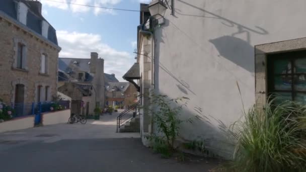 Frankrijk Concarneau Augustus 2021 Oude Mooie Sfeervolle Straatjes Met Typische — Stockvideo