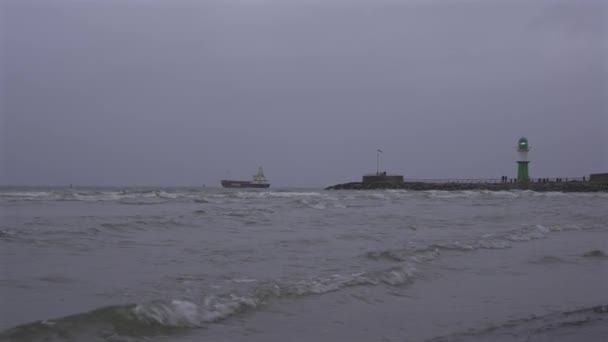 Ingresso Porto Rostock Sul Mar Baltico Faro Molenfeuer Westmole Warnemunde — Video Stock