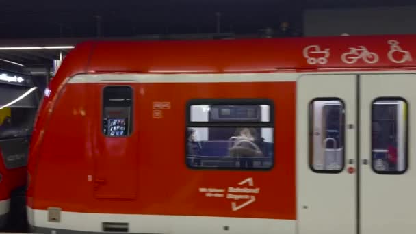 Февраля 2024 Года Мюнхен Германия Станция Банхоф Мариенплац Мюнхен Bahn — стоковое видео