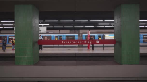 Abril 2022 Munique Alemanha Bahnhof Innsbrucker Ring Estação Transferência Metrô — Vídeo de Stock