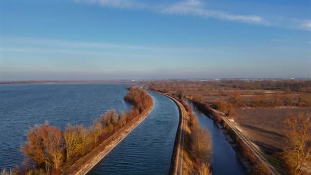 Ismaninger Speichersee Munchen Bayern Tyskland Reservoar Och Vattenkanaler Våren Soligt — Stockvideo