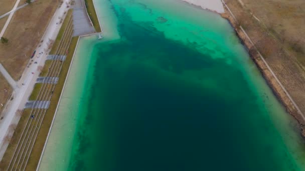 ミュンヘン ドイツ リーメイヤーはアンナ フォン シュタインを参照してください ミュンヘンにあるリーマー湖の空中観測 メッセシュタットにあるリーマー公園 ミューネッシュパークの大きなクリア湖 バグゼー メッセリー — ストック動画