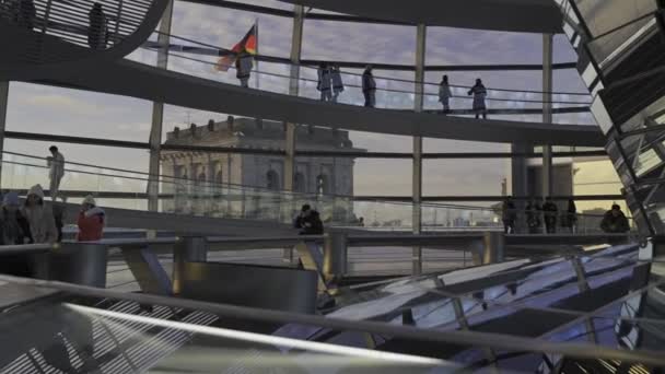 December 2023 Berlijn Duitsland Reichstag Glazen Koepel Interieur Bij Dageraad — Stockvideo
