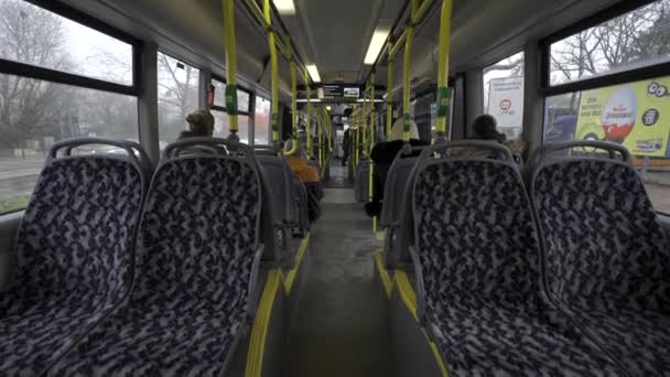 Aralık 2023 Almanya Berlin Bvg Belediye Otobüsü Berliner Verkehrsbetriebe Yolcu — Stok video