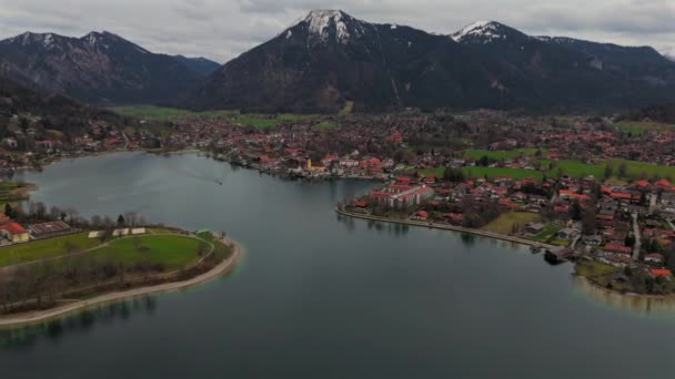 Пейзаж Озера Тегернзее Бавария Прекрасная Весенняя Панорама Альпы Карвенделя Вид — стоковое видео