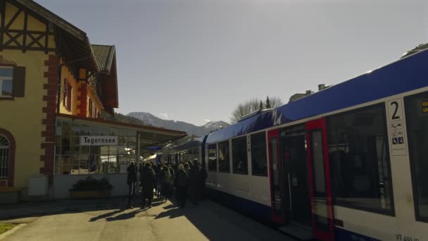 März 2024 Tegernsee Bahnhof Tegernsee Oberbayerischen Landkreis Miesbach Bahnhof Den — Stockvideo