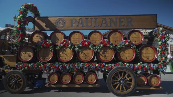 Października 2023 Monachium Niemcy Powóz Paulaner Festiwalu Piwa Oktoberfest Munchen — Wideo stockowe