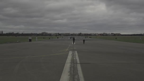 Aralık 2023 Berlin Almanya Flughafen Berlin Tempelhof Kullanılmayan Eski Havaalanı — Stok video