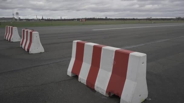Berlin Németország Flughafen Berlin Tempelhof Használaton Kívüli Reptér Átalakult Nyilvános — Stock videók