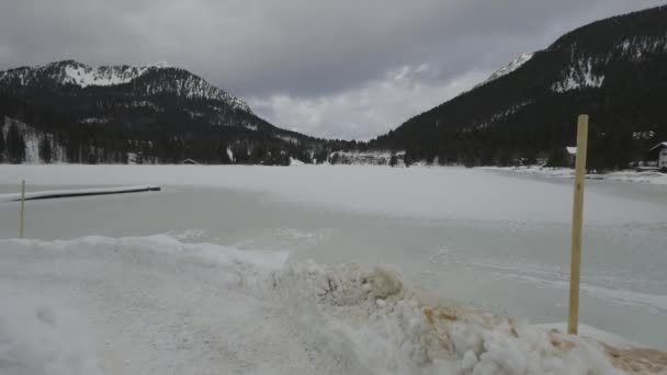 Lago Spitzingsee Inverno Coperto Neve Ghiaccio Tempo Nuvoloso Gelido Baviera — Video Stock