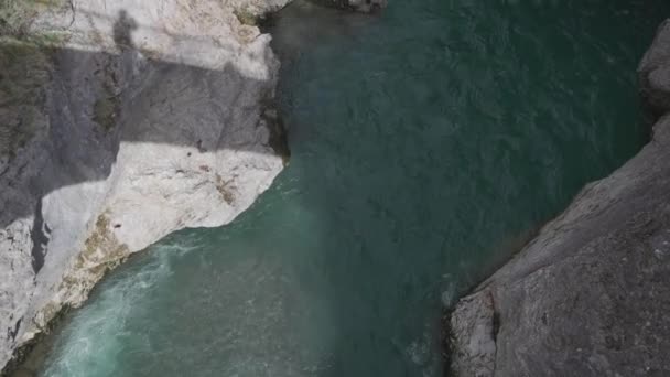 フォルク滝 フォルクス川 オストルガヴァル アリゲーブル スワバイバル バイエルン ドイツ ヨーロッパに近い グデンシュタイン ヴィア — ストック動画