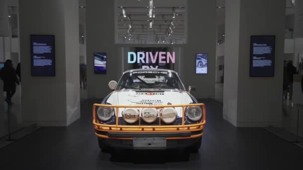 Diciembre 2023 Berlín Alemania Volkswagen Group Forum Drive Exposición Coches — Vídeos de Stock