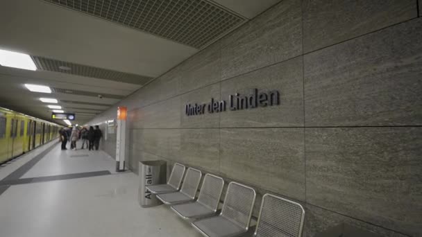 December 2023 Berlin Germany Bahnhof Unter Den Linden Ist Ein — Stock Video
