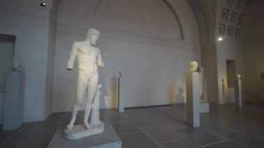 14 Ocak 2024. Münih, Almanya. Innenraum Glyptothek und Ausstellungen im Inneren in Munchen am Konigsplatz, Deutschland. Munchener Glyptothek. Glyptothek Münih antik heykel koleksiyonu. 
