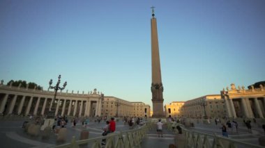 20 Ekim 2023. Vatikan Şehri, İtalya. Papa See. Vatikan Şehri Eyaleti. Saint Peters Meydanı manzarası. Citta del Vaticano 'da. Saint Peters Bazilikası ve Street Via della Conciliazione ve biraz turist.. 