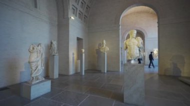 14 Ocak 2024. Münih, Almanya. Innenraum Glyptothek und Ausstellungen im Inneren in Munchen am Konigsplatz, Deutschland. Munchener Glyptothek. Glyptothek Münih antik heykel koleksiyonu. 