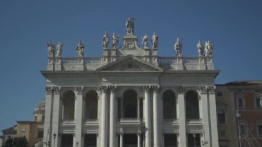 8 Ekim 2023. Roma, İtalya. St. John Lateran Bazilikası cephesi. Laterano dış görünümlü Basilica di San Giovanni. Arcibasilica Papale di San Giovanni Laterano 'da Piskopos' un dini koltuğunda. 