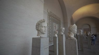 14 Ocak 2024. Münih, Almanya. Innenraum Glyptothek und Ausstellungen im Inneren in Munchen am Konigsplatz, Deutschland. Munchener Glyptothek. Glyptothek Münih antik heykel koleksiyonu. 
