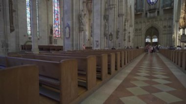 21 Temmuz 2024. Ulm, Almanya. Ulmer Munster Gotik Mimari Stili Kasaba Kilisesi iç görünümü. Ulm Minster Lutheran kilisesi Ulm 'daki dünyanın en uzun kilisesidir. Ulm Katedrali. 