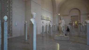 14 Ocak 2024. Münih, Almanya. Innenraum Glyptothek und Ausstellungen im Inneren in Munchen am Konigsplatz, Deutschland. Munchener Glyptothek. Glyptothek Münih antik heykel koleksiyonu. 