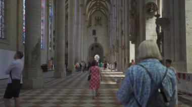 21 Temmuz 2024. Ulm, Almanya. Ulmer Munster Gotik Mimari Stili Kasaba Kilisesi iç görünümü. Ulm Minster Lutheran kilisesi Ulm 'daki dünyanın en uzun kilisesidir. Ulm Katedrali. 