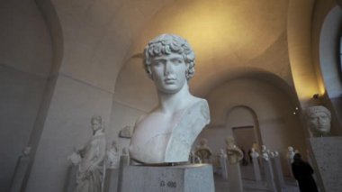 14 Ocak 2024. Münih, Almanya. Innenraum Glyptothek und Ausstellungen im Inneren in Munchen am Konigsplatz, Deutschland. Munchener Glyptothek. Glyptothek Münih antik heykel koleksiyonu. 