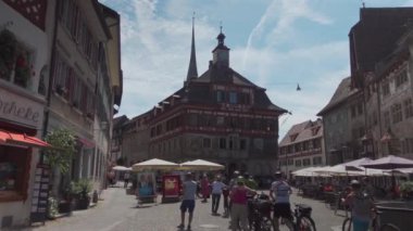 26 Temmuz 2024. Stein am Rhein, İsviçre. Stein am Rhein ist eine Kleinstadt westlich des Bodensee im Nordosten der Schweiz. İsviçre 'nin kuzeydoğusundaki Constance Gölü' nün batısında küçük bir kasaba.