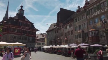 26 Temmuz 2024. Stein am Rhein, İsviçre. Stein am Rhein ist eine Kleinstadt westlich des Bodensee im Nordosten der Schweiz. İsviçre 'nin kuzeydoğusundaki Constance Gölü' nün batısında küçük bir kasaba.