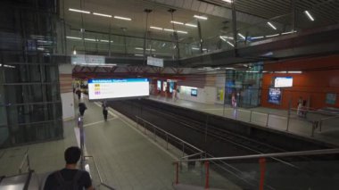 20 Temmuz 2024. Stuttgard, Almanya. Stadtbahn Stuttgart. Kekeme Strassenbahnen. VVS. SSB. Deutschland 'da toplu taşıma. Stuttgart 'ta demiryolu ulaşımı. Yeraltı İstasyonu. 