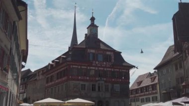 26 Temmuz 2024. Stein am Rhein, İsviçre. Stein am Rhein ist eine Kleinstadt westlich des Bodensee im Nordosten der Schweiz. İsviçre 'nin kuzeydoğusundaki Constance Gölü' nün batısında küçük bir kasaba.