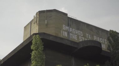 Viyana, Avusturya. Viyana 'daki Arenbergpark, Viyana' da bulunan İkinci Dünya Savaşı sığınağında. Nazi-Flakbunker Arenbergpark, Wien. Viyana 'da Nazi uçaksavar sığınağı. 