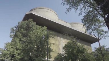 26 Ağustos 2024. Viyana, Avusturya. Viyana 'daki Arenbergpark, Viyana' da bulunan İkinci Dünya Savaşı sığınağında. Nazi-Flakbunker Arenbergpark, Wien. Viyana 'da Nazi uçaksavar sığınağı. 