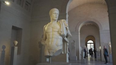 14 Ocak 2024. Münih, Almanya. Innenraum Glyptothek und Ausstellungen im Inneren in Munchen am Konigsplatz, Deutschland. Munchener Glyptothek. Glyptothek Münih antik heykel koleksiyonu. 